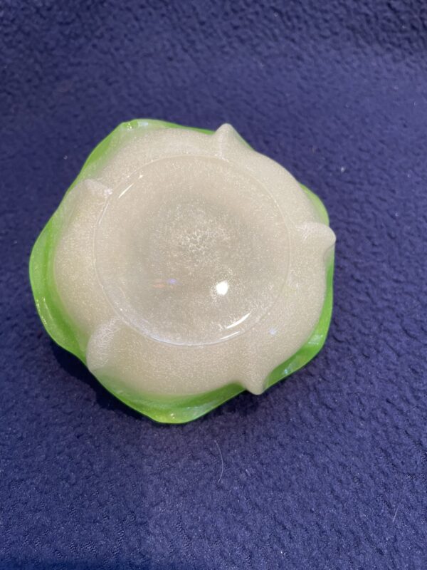 Emerald Blossom Ring Holder - Image 3
